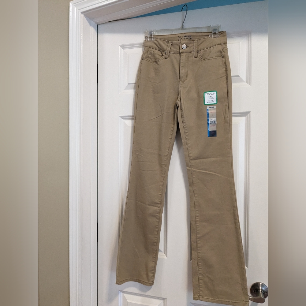 No Boundaries Mid Rise Bootcut Khaki Pants - Size 3